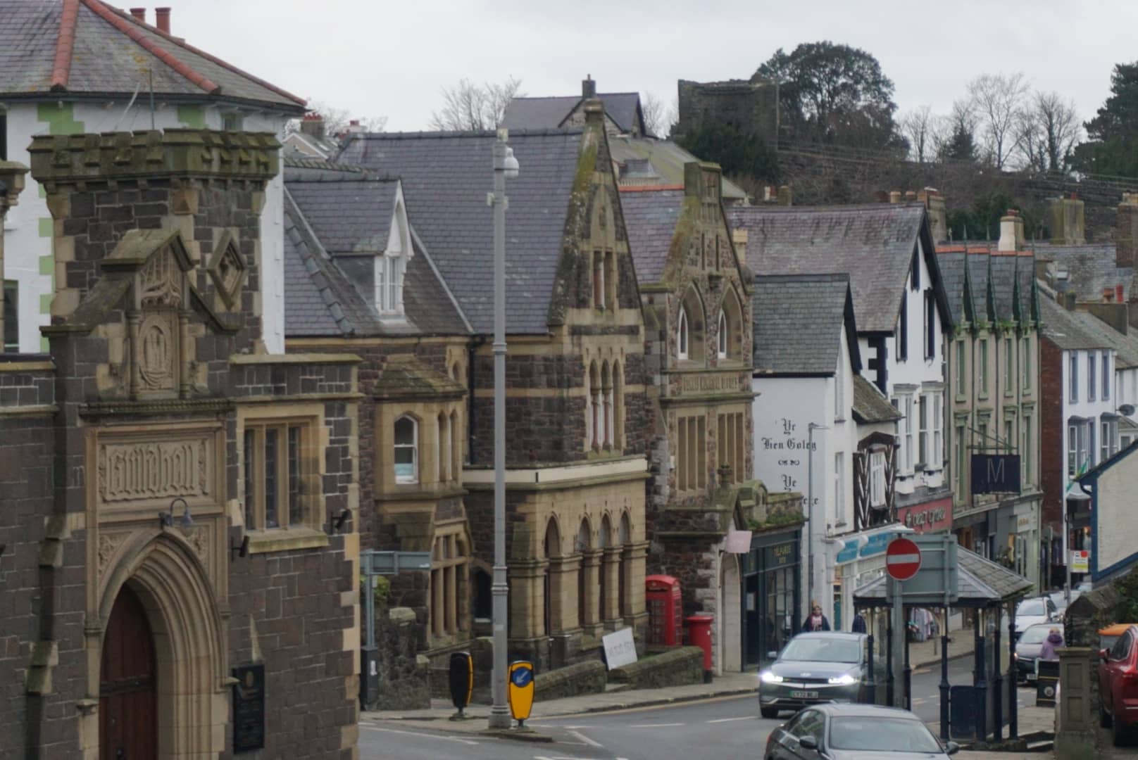 Wales - Marienkirche in einer Mulde