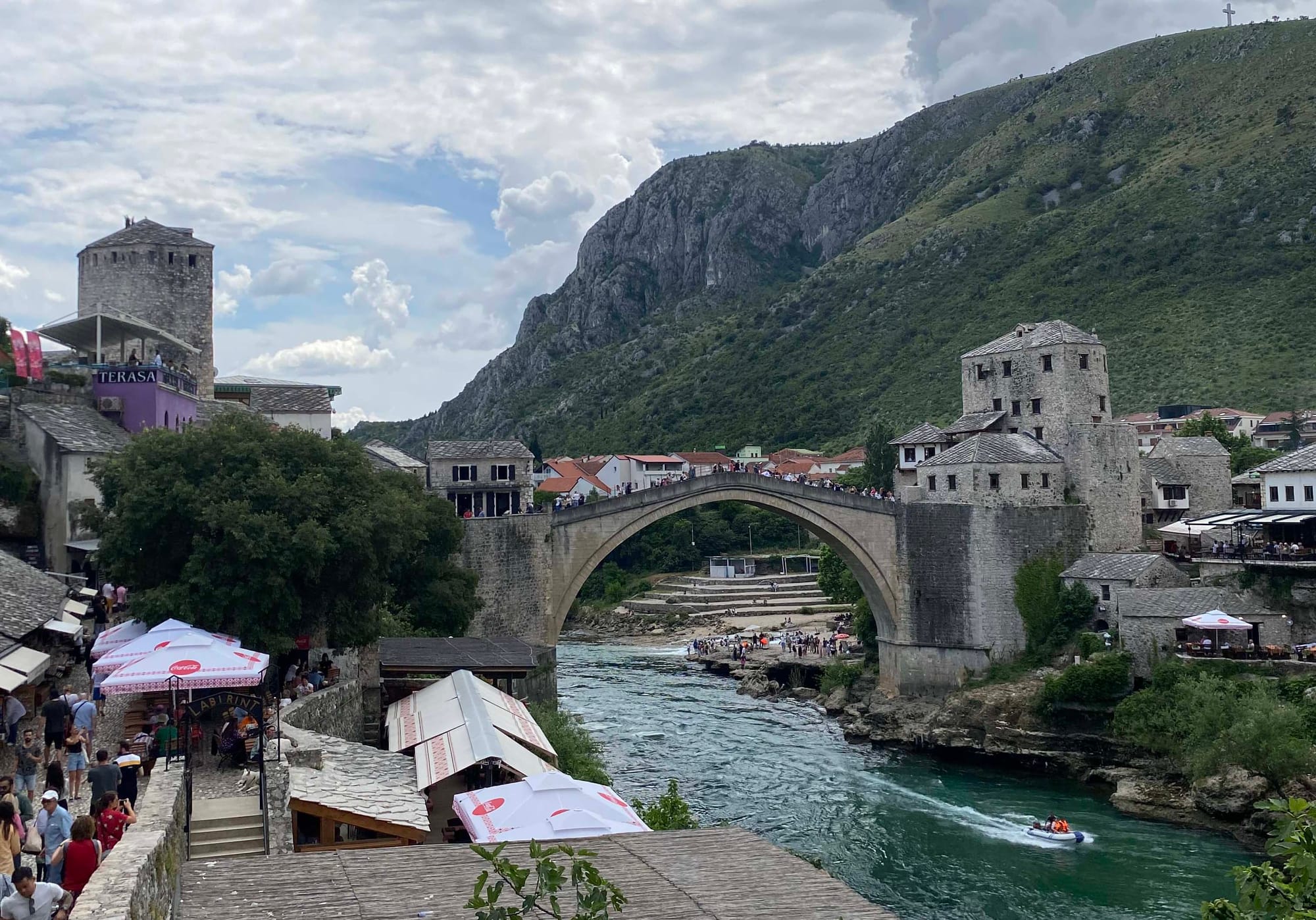 Bosnien in Farben: Von Industriezauber über Naturwunder bis zur kulturellen Vielfalt