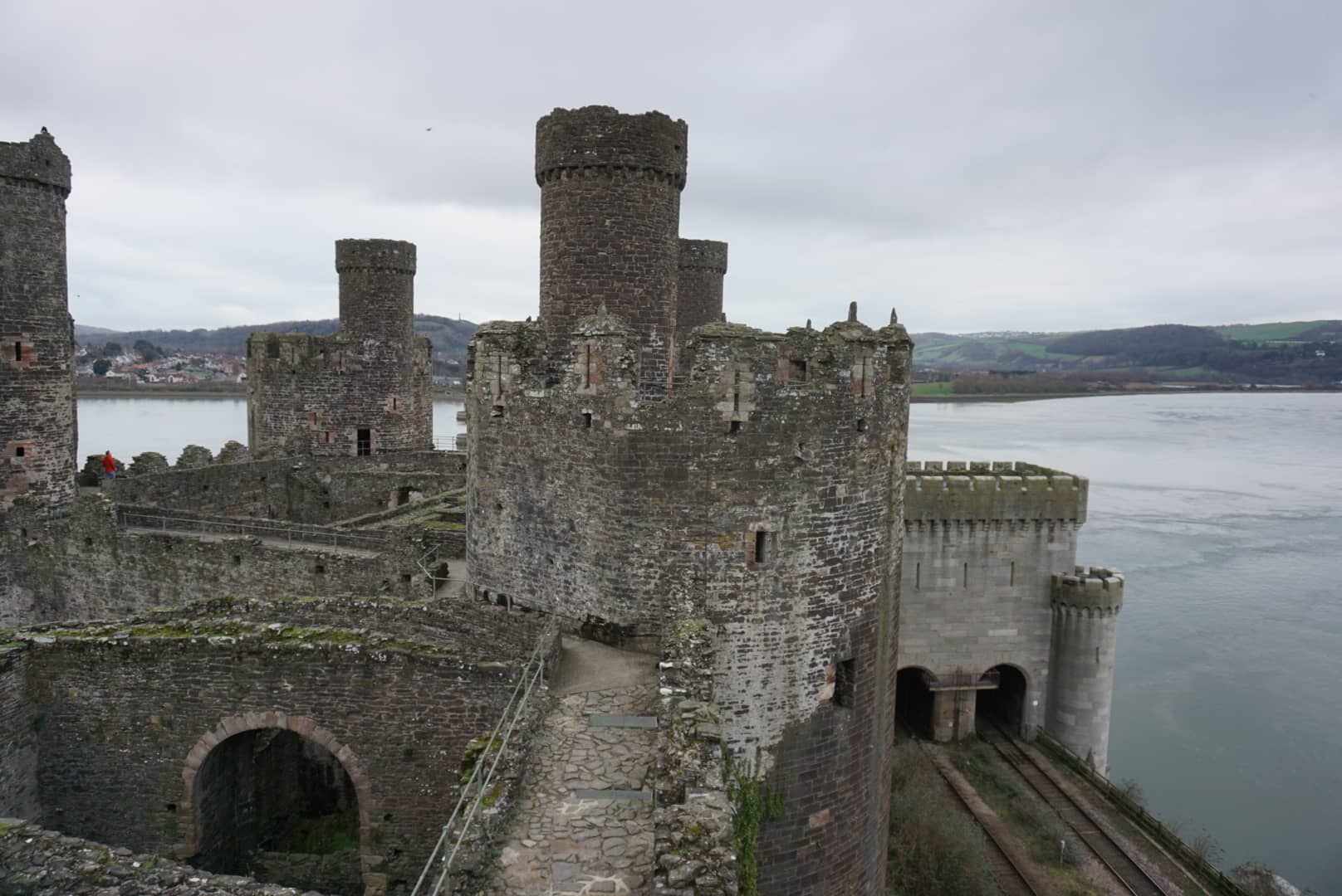 Wales - Marienkirche in einer Mulde